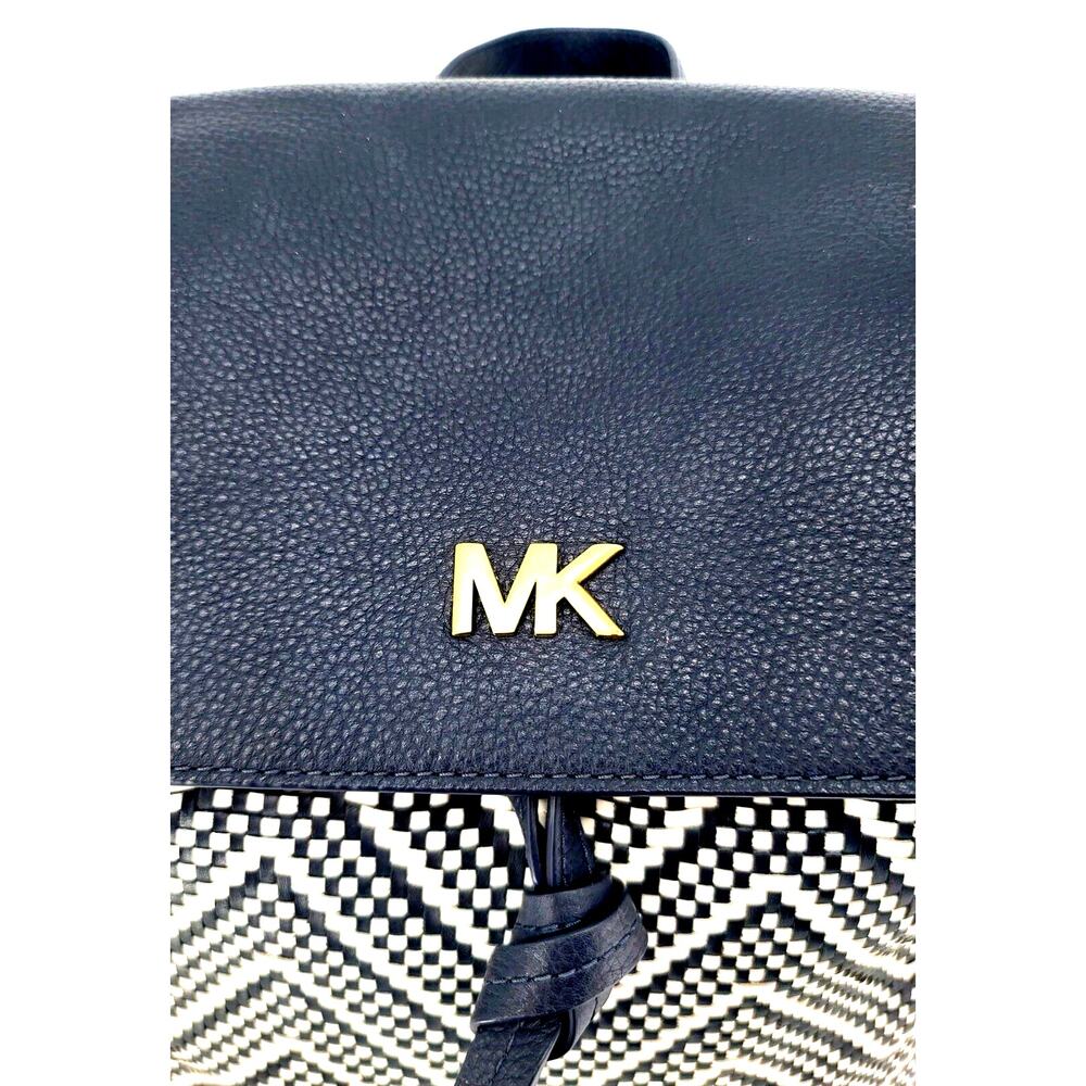 Michael Kors Junie Medium Drawstring Backpack Navy White Chevron Woven Leather - Picture 2 of 11